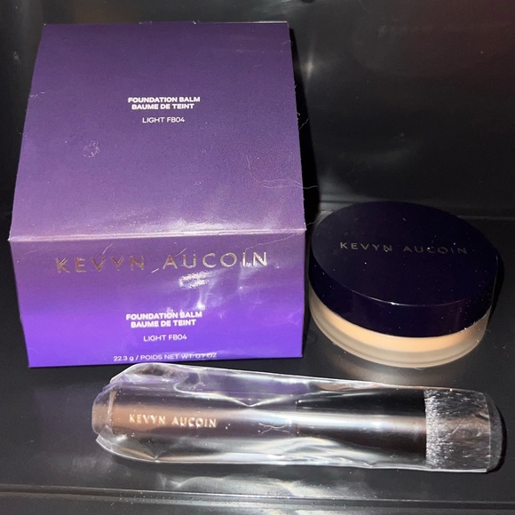 Kevyn Aucoin Foundation Balm- Light FB04. Coverage, Contour, Bright, Glow, Solid - Picture 2 of 5